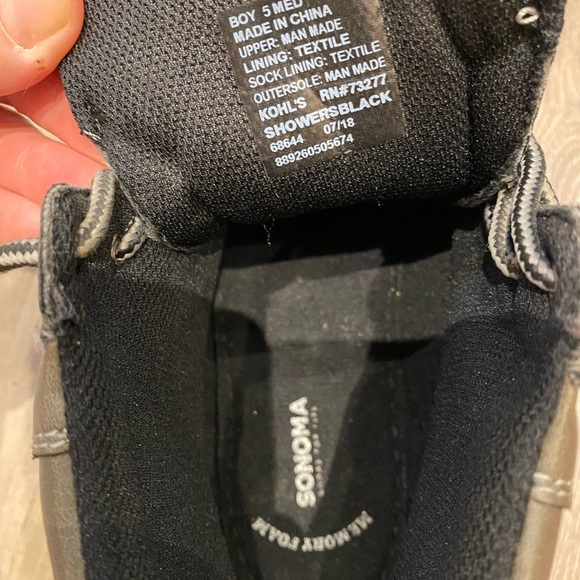 Teen size 5 all weather boots - Picture 4 of 4